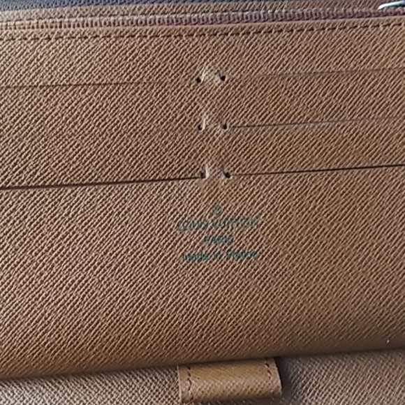 SOLD. 💕Authentic Louis Vuitton Monogram Zippy Wallet - Picture 6 of 16